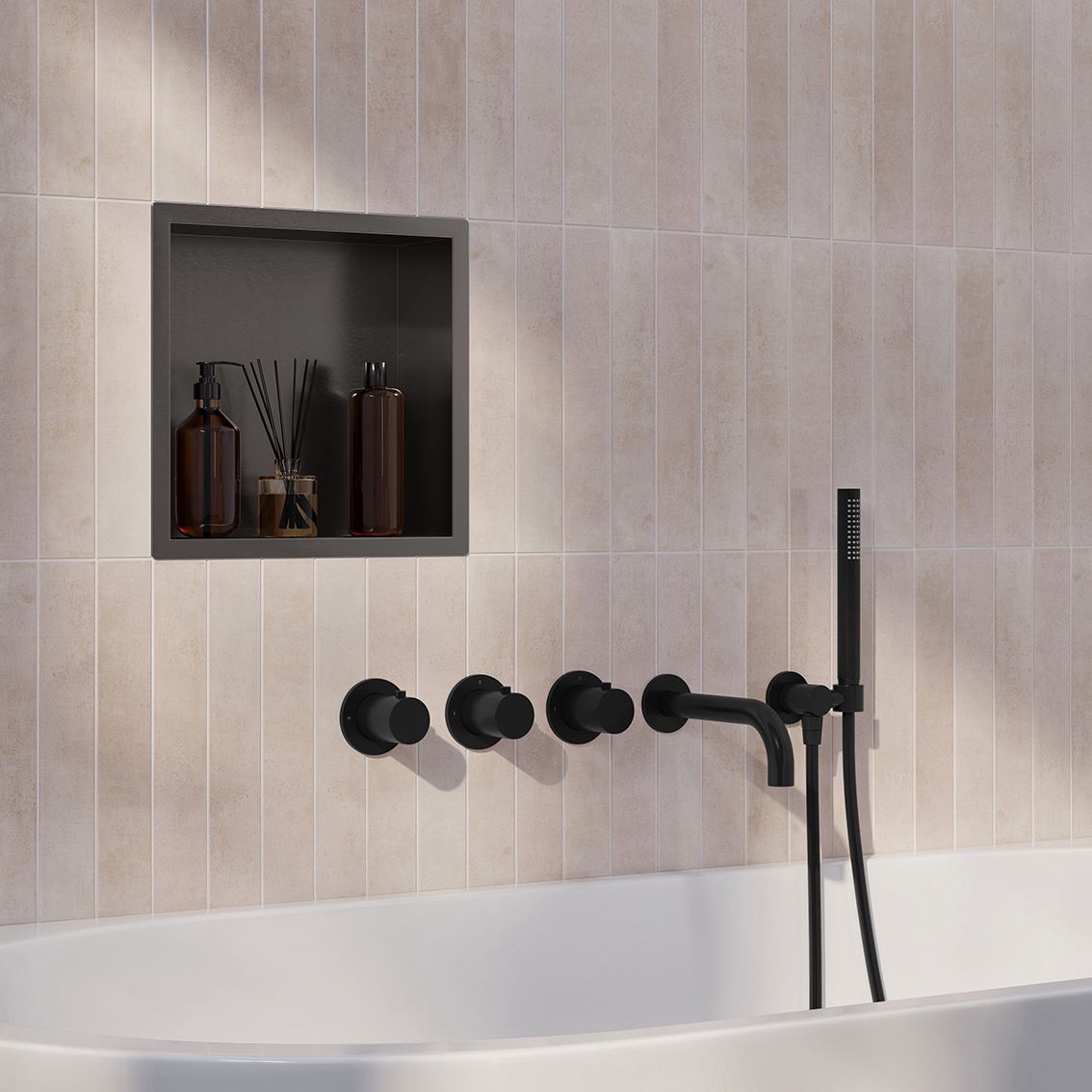 Caral inbouwthermostaat 2 stopkranen compleet met baduitloop 20 cm en staafhanddouche mat zwart