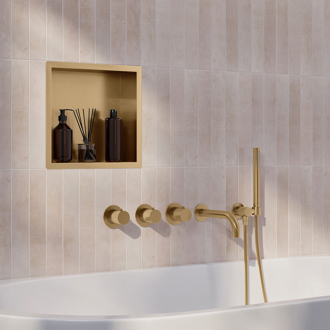 Caral inbouwthermostaat 2 stopkranen compleet met baduitloop 20 cm en staafhanddouche geborsteld messing