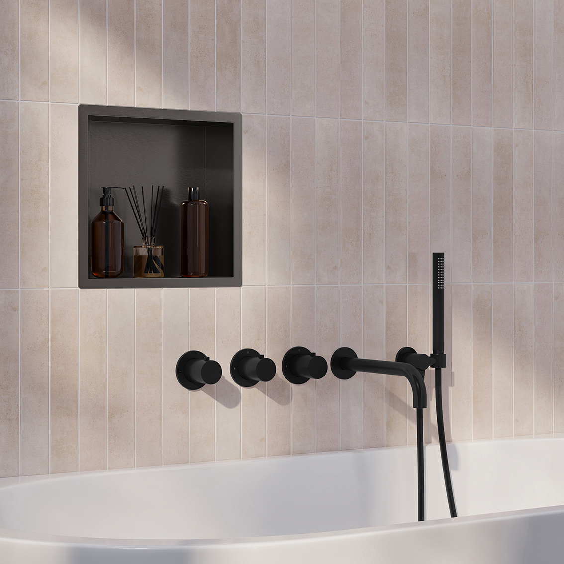 Caral inbouwthermostaat 2 stopkranen compleet met baduitloop 25 cm en staafhanddouche mat zwart